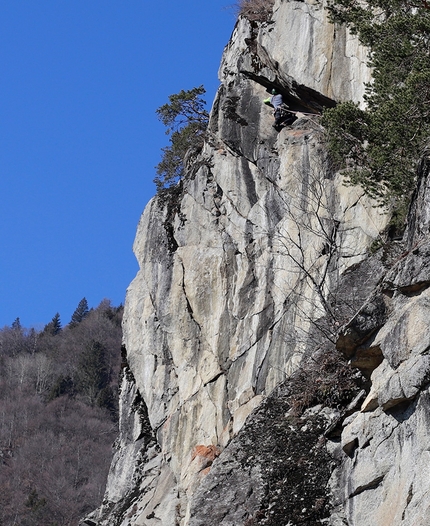 Val Rendena, Parco Naturale Adamello Brenta, Marco Maganzini - La Cuspide Scarlatta (Val Rendena) - Marco Maganzini in apertura sul penultimo tiro