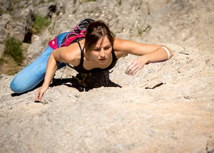 Landro Classica, Valle di Landro, Dolomiti - Anja Walder in arrampicata a Landro Classica, Valle di Landro, Dolomiti