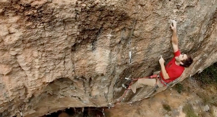 Chris Sharma - Chris Sharma durante un tentativo su First Round First Minute a Margalef in Spagna.