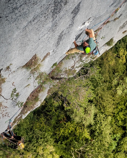 Mariamata, Gola del Limarò, Valle del Sarca,  - Martin Giovanazzi su Mariamata nella Gola del Limarò in Valle del Sarca (Nicola Cont, Martin Giovanazzi, Elio Mazzalai, Sebastiano Merz, Davide Miori 2021)