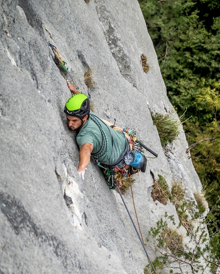 Mariamata, Gola del Limarò, Valle del Sarca,  - Martin Giovanazzi su Mariamata nella Gola del Limarò in Valle del Sarca (Nicola Cont, Martin Giovanazzi, Elio Mazzalai, Sebastiano Merz, Davide Miori 2021)