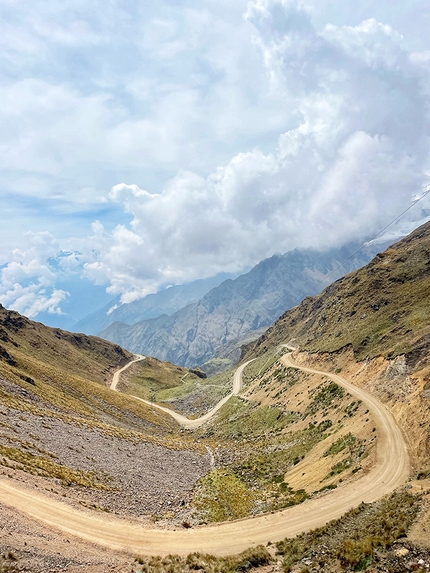 Choquequirao, Perù, Nicolò Guarrera - Choquequirao in Perù: visuale sulla strada dal passo Llamocca (4600m)
