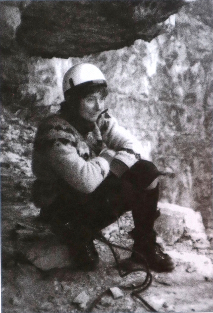 Simone Badier - Simone Badier climbing on Torre Trieste, Dolomites