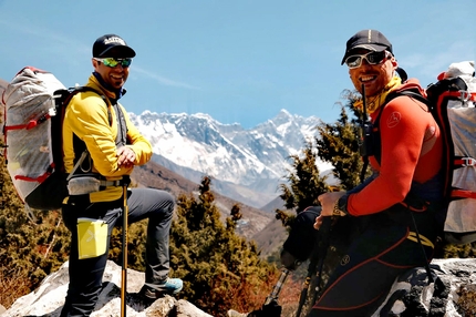 Everest, Andrea Lanfri, Luca Montanari - Luca Montanari e Andrea Lanfri durante il trekking verso il campo base dell'Everest