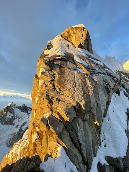 Torre Egger Traversata, Aguja Standhardt, Punta Herron, Torre Egger - Torre Egger Traversata, Patagonia (Priti Wright, Jeff Wright 01/2022)