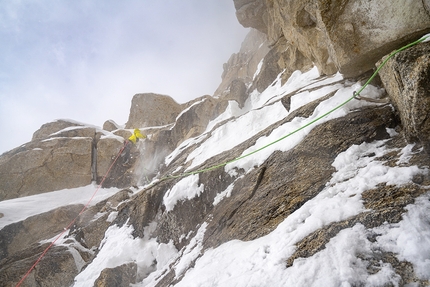 Mount Hunter, Alaska, Full Moon Fever, August Franzen, Clint Helander - Durante l'apertura di Full Moon Fever sul Mount Hunter  in Alaska (August Franzen, Clint Helander 13-16/05/2022)