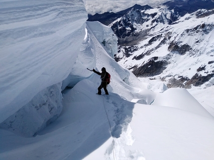 Chearroco, Bolivia, Pietro Chiesa, Nicola Favalli, Stefano Campoleoni - Cresta SE di Chearroco (6127m) in Bolivia: i seracchi finali in discesa