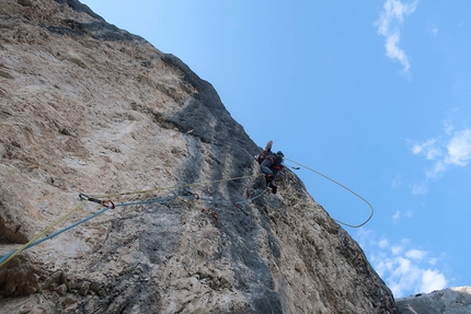 Arnplattenspitze, Wetterstein, Austria, Benedikt Hiebl, Barbara Vigl - Benedikt Hiebl working on the lower part of the crux pitch of Erebor, Arnplattenspitze SE Face, Austria