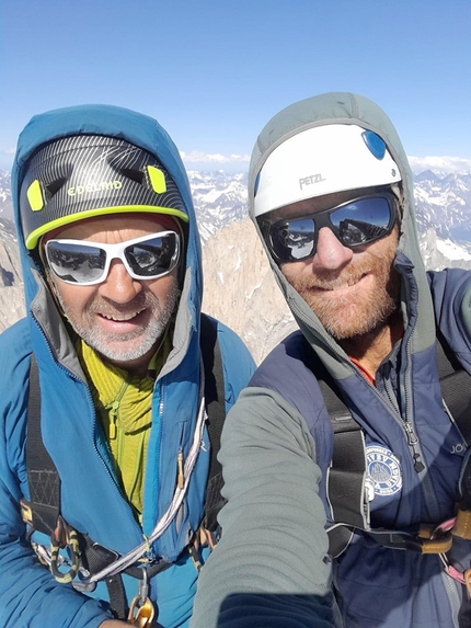 Kichatna Spires, Alaska, Mark Thomas, Mike Turner, Thunderstruck - Mike Turner and Mark Thomas on the summit of Kichatna Spire (Kichatna Spires, Alaska) on 08/06/2022 after having established Thunderstruck on the mountain's East Face