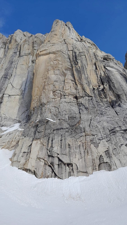 Kichatna Spires, Alaska, Mark Thomas, Mike Turner, Thunderstruck - Thunderstruck on the East Face of Kichatna Spire (Kichatna Spires, Alaska), first ascended by Mark Thomas and Mike Turner in June 2022