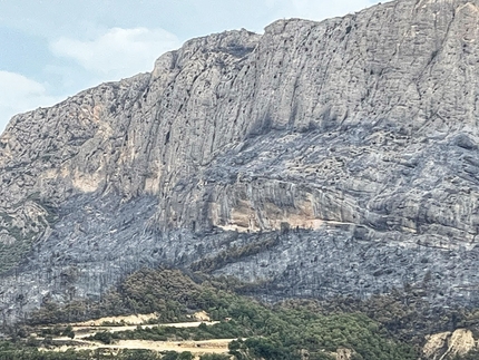 Wildfires burn Oliana in Spain
