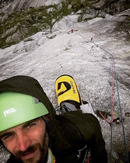 Qualido, Val di Mello, Nicola Bertolini, Giangiacomo Ruffoni - L'apertura della Ruffoni & Bartolini sulla est del Qualido in Val di Mello (Nicola Bertolini, Giangiacomo Ruffoni)