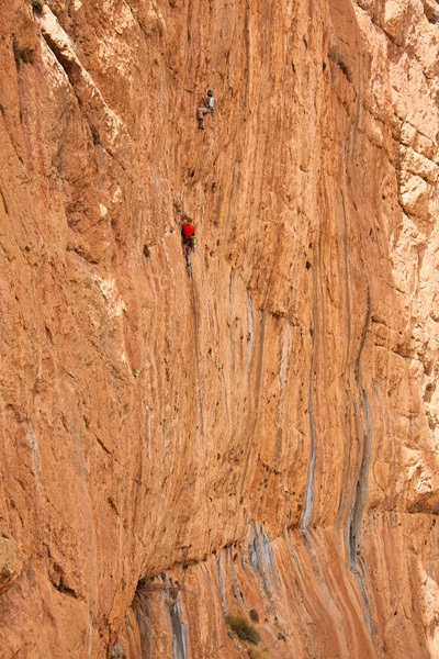 Taghia - Enzo Oddo equipping pitch 4 of Walou Bass in Taghia