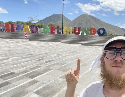 Nicolò Guarrera - Nicolò Guarrera: Quito, Ecuador. Linea dell’Equatore