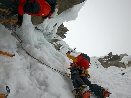 Perù, Eneko Pou, Iker Pou, Micher Quito - Iker Pou, Eneko Pou and Micher Quito making the first ascent of Hanan Pacha on Urus Oeste in Peru