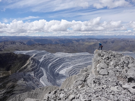 Cerro Tornillo, Perù, Nicolò Geremia, Thomas Gianola, Giovanni Zaccaria - In cima al Cerro Tornillo in Perù, l'inferno dall'altra parte