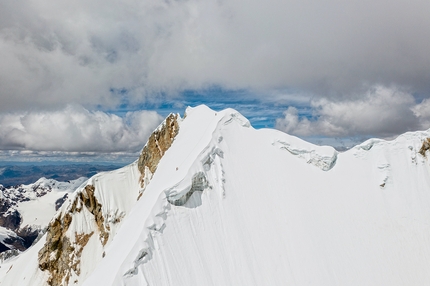 Cashan, Perù, Iker Pou, Eneko Pou - Iker Pou e Eneko Pou durante la prima salita di Bizirik sulla nord di Cashan (5716m) in Perù.