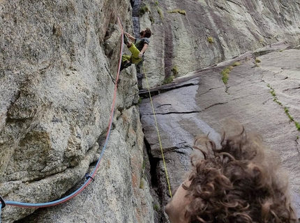 Val di Mello, La gallina dalle ovaie d'oro, Dimore degli Dei, Paolo Marazzi, Giacomo Regallo, Luca Vallata, Marco Zanchetta - Apertura di La gallina dalle ovaie d'oro alle Dimore degli Dei in Val di Mello (Paolo Marazzi, Giacomo Regallo, Luca Vallata, Marco Zanchetta 06/2022)