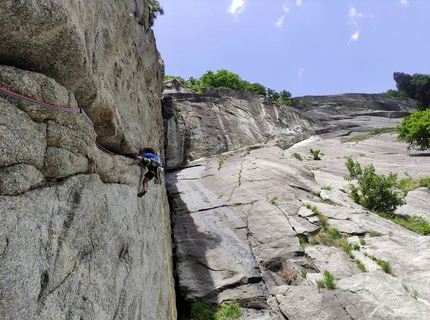 Val di Mello, La gallina dalle ovaie d'oro, Dimore degli Dei, Paolo Marazzi, Giacomo Regallo, Luca Vallata, Marco Zanchetta - Apertura di La gallina dalle ovaie d'oro alle Dimore degli Dei in Val di Mello (Paolo Marazzi, Giacomo Regallo, Luca Vallata, Marco Zanchetta 06/2022)