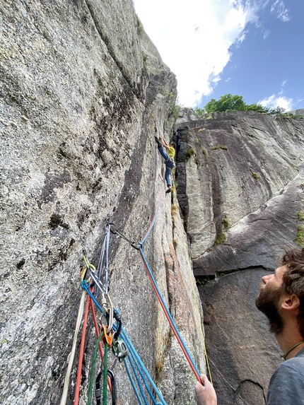 Val di Mello, La gallina dalle ovaie d'oro, Dimore degli Dei, Paolo Marazzi, Giacomo Regallo, Luca Vallata, Marco Zanchetta - Apertura di La gallina dalle ovaie d'oro alle Dimore degli Dei in Val di Mello (Paolo Marazzi, Giacomo Regallo, Luca Vallata, Marco Zanchetta 06/2022)