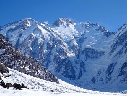 Six Italians summit Nanga Parbat with Cesar Rosales from Peru