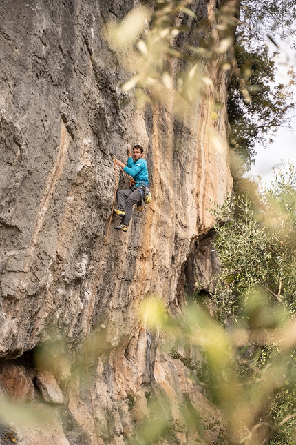 Calvario, Arco - Stefano Ghisolfi in arrampicata a Calvario, Arco