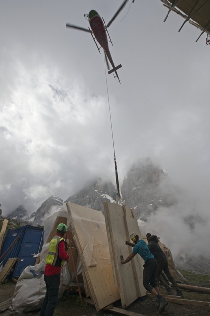 Rifugio Brentei, Dolomiti di Brenta - Lavori di ristrutturazione del nuovo Rifugio Maria e Alberto ai Brentei nelle Dolomiti di Brenta