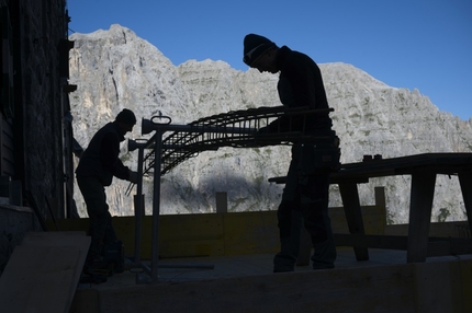 Rifugio Brentei, Dolomiti di Brenta - Lavori di ristrutturazione del nuovo Rifugio Maria e Alberto ai Brentei nelle Dolomiti di Brenta