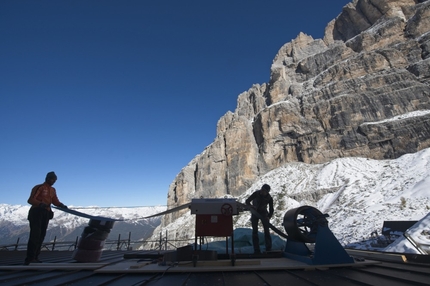 Rifugio Brentei, Dolomiti di Brenta - Lavori di ristrutturazione del nuovo Rifugio Maria e Alberto ai Brentei nelle Dolomiti di Brenta