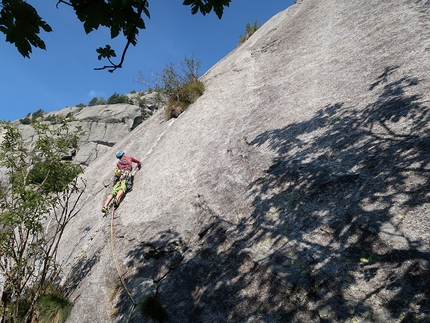 Amplesso complesso, Precipizio degli asteroidi, Val di Mello - Amplesso complesso al Precipizio degli asteroidi in Val di Mello