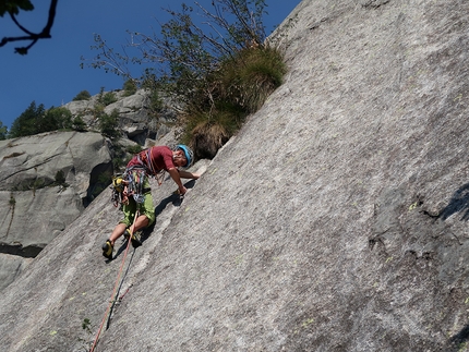 Amplesso complesso, Precipizio degli asteroidi, Val di Mello - Amplesso complesso al Precipizio degli asteroidi in Val di Mello