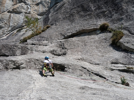 Amplesso complesso, Precipizio degli asteroidi, Val di Mello - Amplesso complesso al Precipizio degli asteroidi in Val di Mello