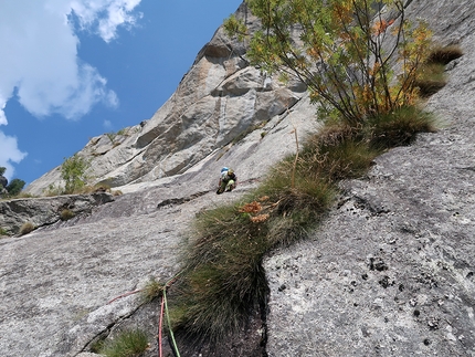 Amplesso complesso, Precipizio degli asteroidi, Val di Mello - Amplesso complesso al Precipizio degli asteroidi in Val di Mello