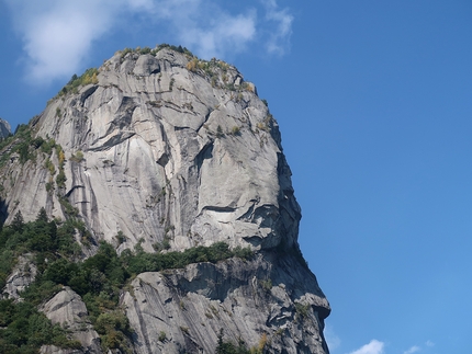 Amplesso complesso, Precipizio degli asteroidi, Val di Mello - Amplesso complesso al Precipizio degli asteroidi in Val di Mello