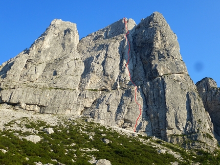 I colori dell’ombra, Torre Guarda, Mangart, Alpi Giulie, Mauro Florit, Daniele Pesamosca - Il tracciato di colori dell’ombra alla Torre Guarda (Alpi Giulie) di Mauro Florit, Daniele Pesamosca