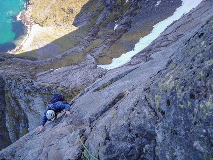 Nuove vie su Helvetestinden e Brasrastindan, Isole di Lofoten, di Gerber Cucurell e Jordi Esteve