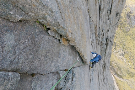 Lofoten, Norway, Helvetestinden, Brasrastindan, Gerber Cucurell, Jordi Esteve - Establishing Rett Opp on the South Face of Helvetestinden, Lofoten Islands, Norway (Gerber Cucurell, Jordi Esteve 25/05/2022)