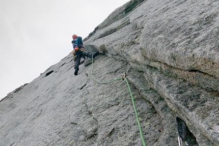 Lofoten, Norway, Helvetestinden, Brasrastindan, Gerber Cucurell, Jordi Esteve - Establishing Rett Opp on the South Face of Helvetestinden, Lofoten Islands, Norway (Gerber Cucurell, Jordi Esteve 25/05/2022)