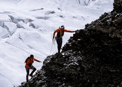 Video: Eiger, Mönch e Jungfrau in 13 ore di Nico Hojac e Adrian Zurbrügg