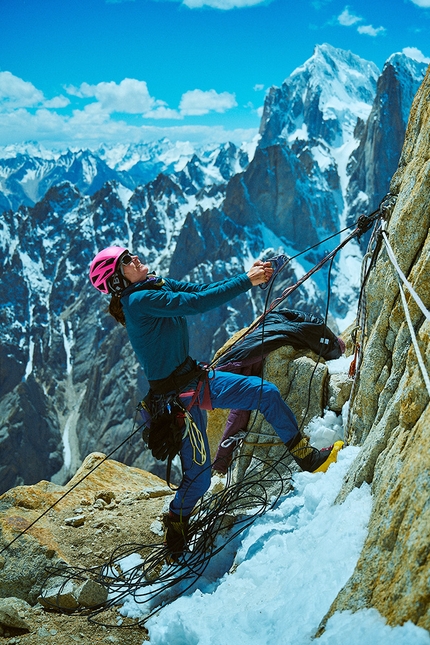 Eternal Flame, Nameless Tower, Trango Tower, Pakistan, Barbara Zangerl, Jacopo Larcher - Barbara Zangerl e Jacopo Larcher su Eternal Flame, Nameless Tower (Trango Pakistan) nel 2021