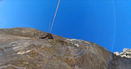 Monte Pesaro, Alpi Apuane, Filippo Arigoni, Gianluca Pratelli - L'apertura di Shoganai alla Lorano wall del Monte Pesaro nelle Alpi Apuane (Filippo Arigoni, Gianluca Pratelli)