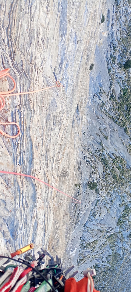 Monte Pesaro, Alpi Apuane, Filippo Arigoni, Gianluca Pratelli - L'apertura di Shoganai alla Lorano wall del Monte Pesaro nelle Alpi Apuane (Filippo Arigoni, Gianluca Pratelli)