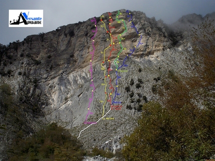 Monte Pesaro, Alpi Apuane, Filippo Arigoni, Gianluca Pratelli - Lorano wall del Monte Pesaro nelle Alpi Apuane con le vie d'arrampicata