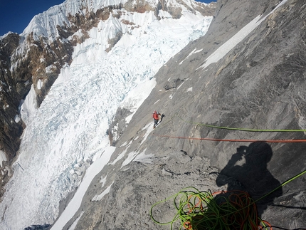 Siula Grande, Perù, Matteo Della Bordella, Marco Majori - Matteo Della Bordella and Marco Majori making the first ascent of Valore Alpino on Siula Grande in Peru (20-24/07/2022)