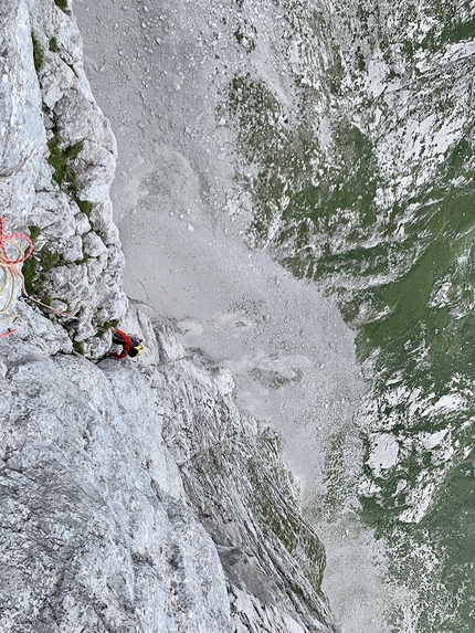 Doss di Dalun, Dolomiti di Brenta, Amici e Poesia, Luca Cornella - Ottavo tiro di Amici e Poesia al Doss di Dalun nelle Dolomiti di Brenta