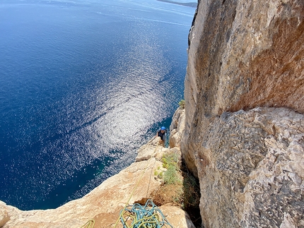 Sull’Isola di Tavolara in Sardegna la nuova via Alpini di mare