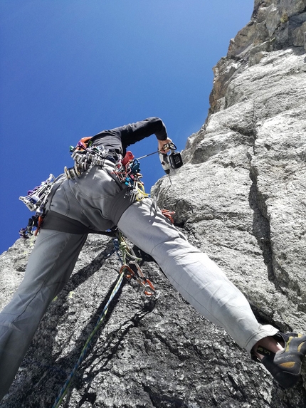 Triolet, Monte Bianco, Cresta del Mont Rouge de Triolet, Ivano Regis, AnnaMaria Bruzzese, Alessandro Fiorenza, Elio Riva - L'apertura di Sulle tracce del Barba, Cresta del Mont Rouge de Triolet, Monte Bianco (AnnaMaria Bruzzese, Alessandro Fiorenza, Elio Riva, Ivano Regis)