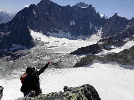 Triolet, Monte Bianco, Cresta del Mont Rouge de Triolet, Ivano Regis, AnnaMaria Bruzzese, Alessandro Fiorenza, Elio Riva - L'apertura di Sulle tracce del Barba, Cresta del Mont Rouge de Triolet, Monte Bianco (AnnaMaria Bruzzese, Alessandro Fiorenza, Elio Riva, Ivano Regis)