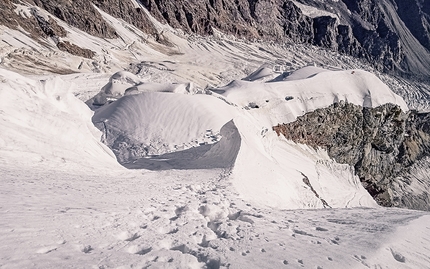 Bondit Peak, Hushe Valley, Pakistan, Laszlo Szasz, Bence Kerekes, Marton Nagy, Viktor Agoston - Bondit Peak nella Hushe Valley in Pakistan (Viktor Agoston, Bence Kerekes, Marton Nagy, Laszlo Szasz, estate 2022)