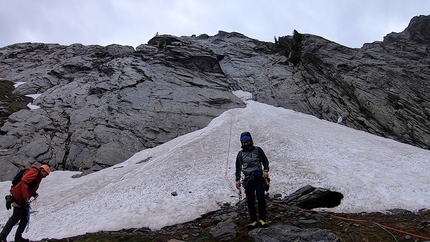 Via Toboga alla Crema, Monte Cuminello, Davide Bonfanti, Marco Serafini - Via Toboga alla Crema al Monte Cuminello: il conoide che troviamo all’attacco